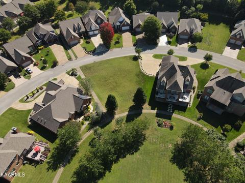 258 Savannah Park Dr, Maryville, TN 37803