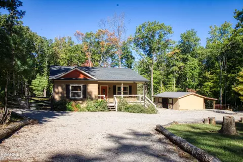 1060 Spruce Creek Dr, Jamestown, TN 38556