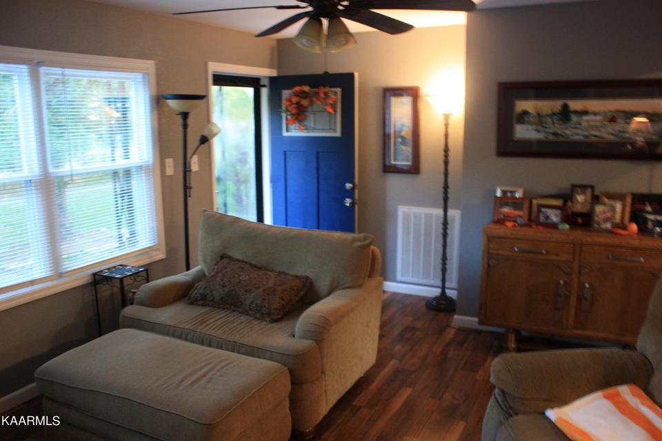  302 Hermitage Dr, Knoxville, TN 37920 photo 3