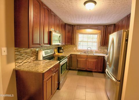 8405 Heiskell Rd, Powell, TN 37849 photo 3