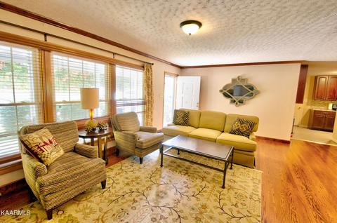 8405 Heiskell Rd, Powell, TN 37849 photo 2