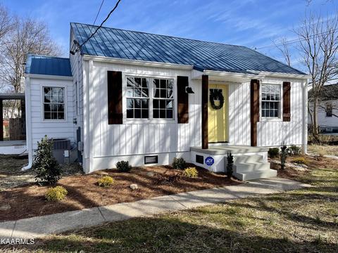5002 Elizabeth Rd, Knoxville, TN 37912 | 50 Photos | MLS #1215142 - Movoto