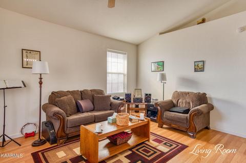 1070 Roanoke Rd, Jamestown, TN 38556