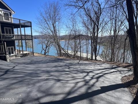 680 Shanghai Landing Ln #16, La Follette, TN 37766