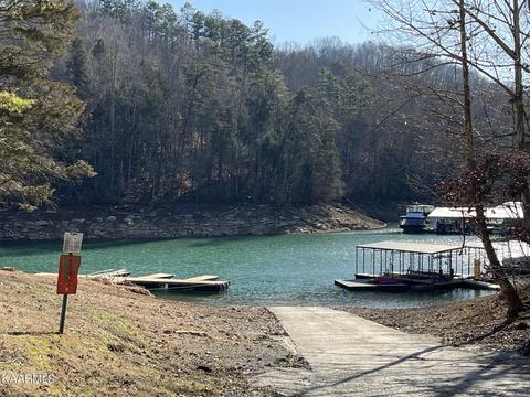 744 Whitman Holw, La Follette, TN 37766