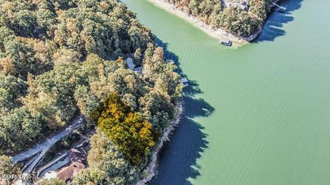 327 S Shorewood Dr, Caryville, TN 37714