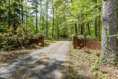 105 Greyson Woods Dr, Maryville, TN 37803