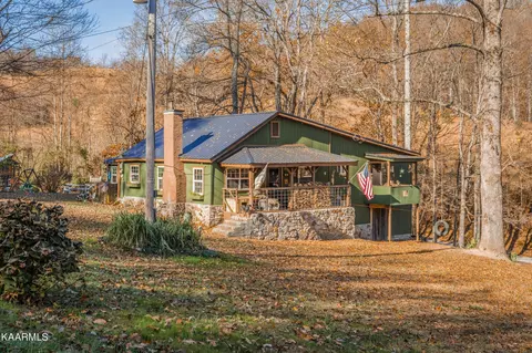 1365 Rackum Rd, Thorn Hill, TN 37881