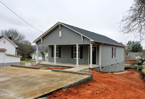 204 W Baker Ave, Clinton, TN 37716