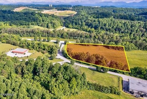 1018 Alvin Weinberg Dr, Oak Ridge, TN 37830
