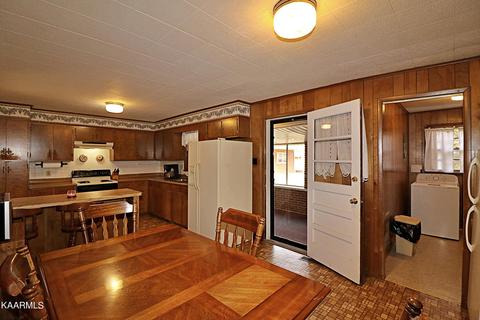 206 E Seneca Cir, Oneida, TN 37841 photo 12