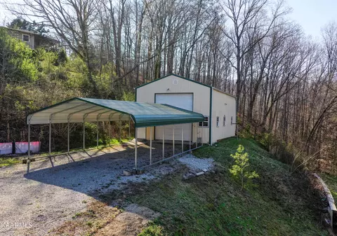 194 Bates Ln, Caryville, TN 37714