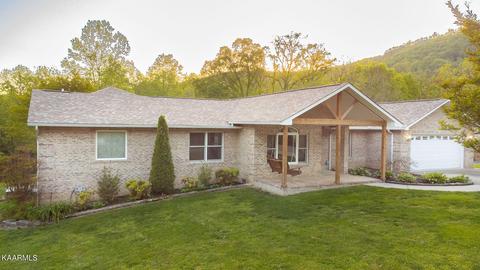 677 Twin Hills Ln, Jacksboro, TN 37757