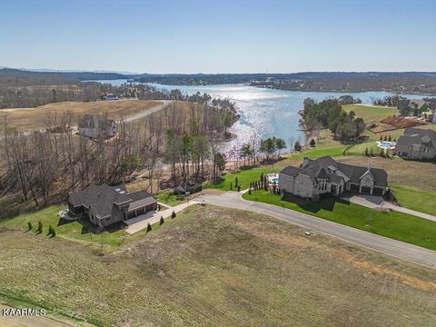839 Starboard Dr, Lenoir City, TN 37772