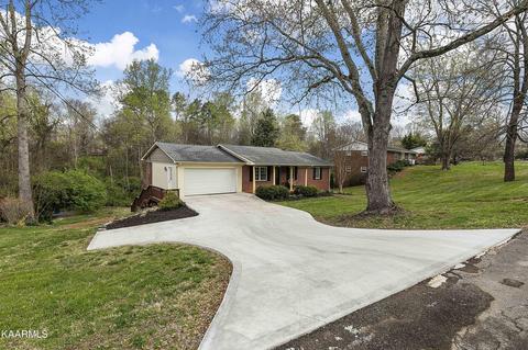 2981 Marvin Cir, Maryville, TN 37803