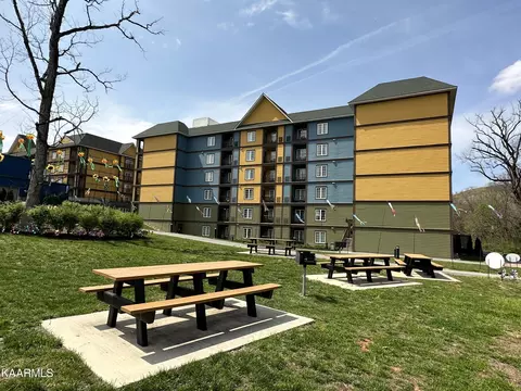 225 Collier Dr UNIT 2407, Sevierville, TN 37862