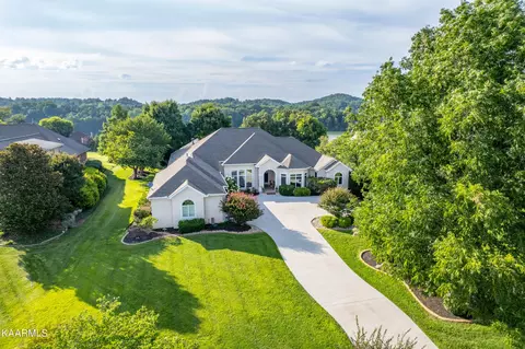 791 Rarity Bay Pkwy, Vonore, TN 37885