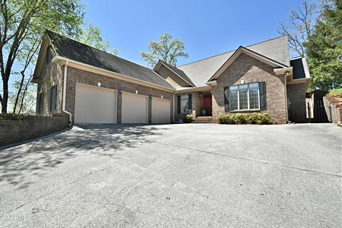 685 Oak Chase Blvd, Lenoir City, TN 37772
