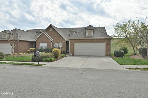703 Glenview Cir, Lenoir City, TN 37771