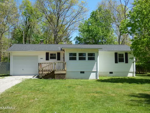 1017 Geronimo Ln, Crossville, TN 38572