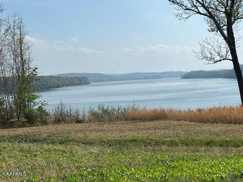 143 Docks Of The Bay Dr, Harriman, TN 37748