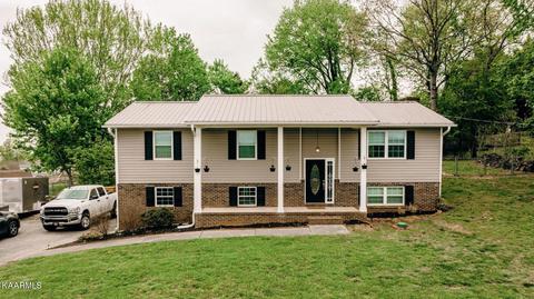 2933 Big Bend Dr, Maryville, TN 37803