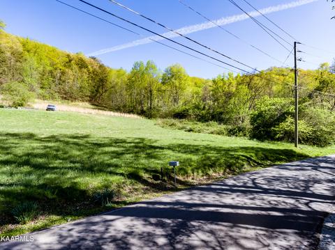 Lee Rd, Clinton, TN 37716