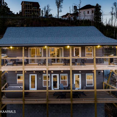 811 Wiley Oakley Dr, Gatlinburg, TN 37738