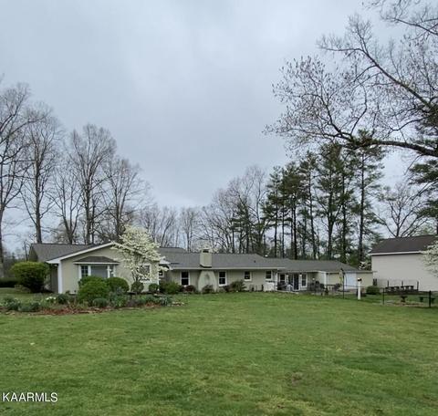 2051 Oak Dr, Crossville, TN 38555