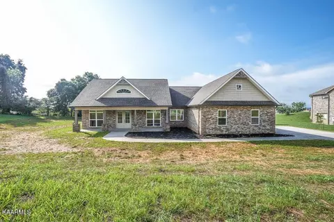 1154 Summerfield Dr, Maryville, TN 37801