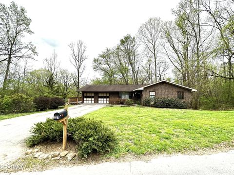 220 Hermitage Dr, Oliver Springs, TN 37840 | 35 Photos - Movoto