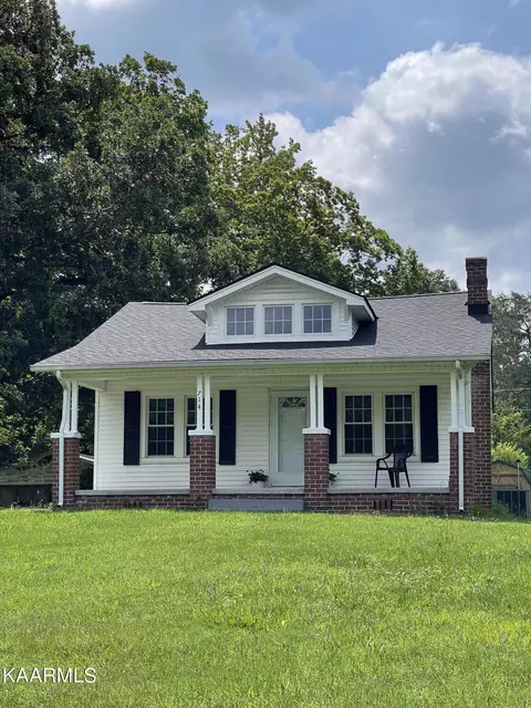 714 Sinking Springs Rd, Clinton, TN 37716