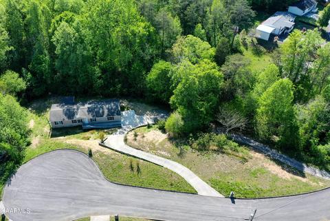 107 Loggers Ln, Clinton, TN 37716