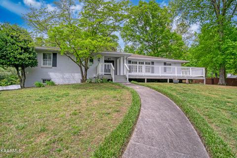 1444 Woodthrush Dr, Maryville, TN 37803