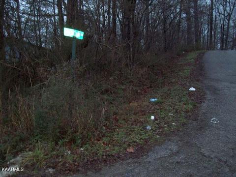 Clover St, La Follette, TN 37766