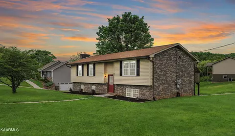 8913 Knowland Ln, Corryton, TN 37721