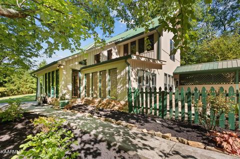 435 Edgewood Dr, Sweetwater, TN 37874