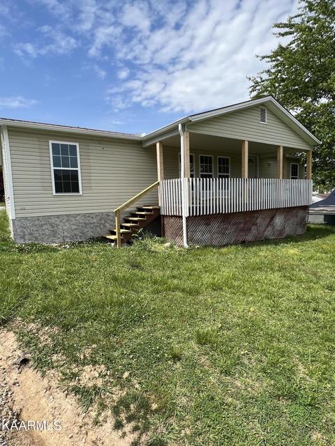 1104 W Central Ave, La Follette, TN 37766