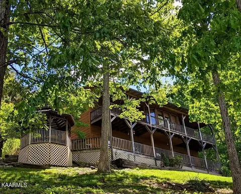1902 Pamela Cir, Sevierville, TN 37862