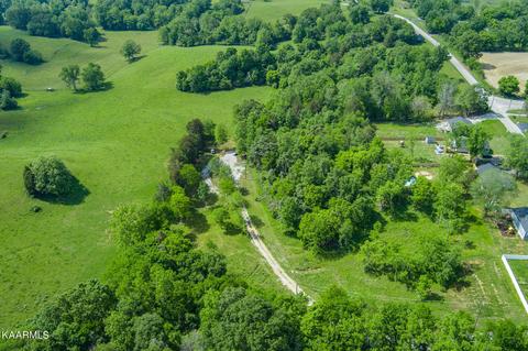 554 S Young St, Sparta, TN 38583