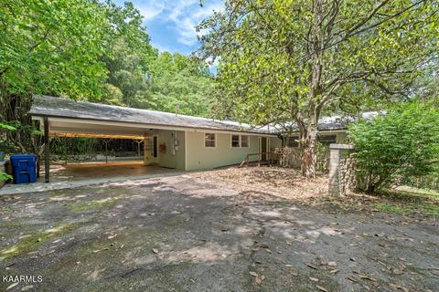 906 W Outer Dr, Oak Ridge, TN 37830