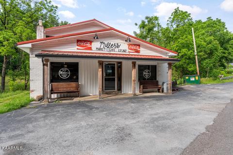 637 Sulphur Springs Rd, Clinton, TN 37716