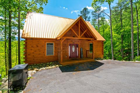 2506 Treehouse Ln, Sevierville, TN 37876