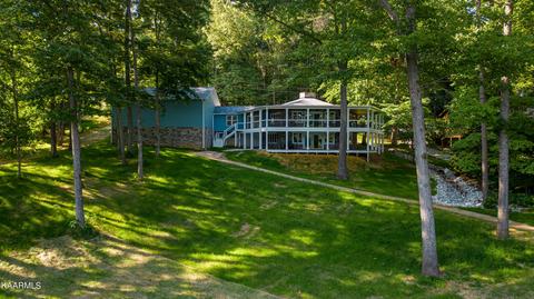 1710 Deerfield Way, La Follette, TN 37766