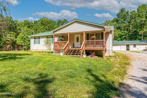 464 Red Brush Dr, Crossville, TN 38555