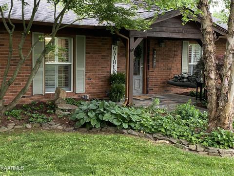 7920 Ewing Rd, Powell, TN 37849