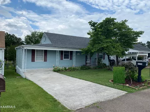 1014 Hillcrest Dr, Lenoir City, TN 37772