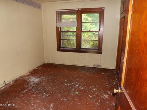 1111 Exeter Ave, Middlesboro, KY 40965 photo 11