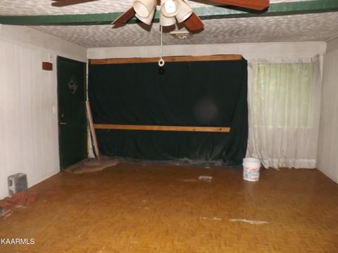 1111 Exeter Ave, Middlesboro, KY 40965 photo 9