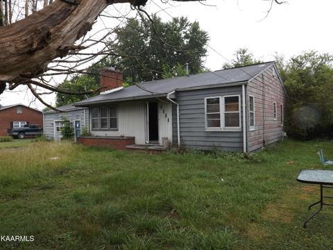 1111 Exeter Ave, Middlesboro, KY 40965 photo 3